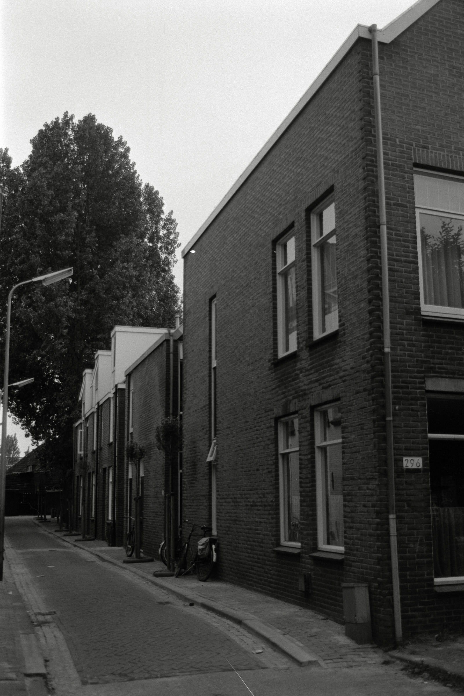 AHP F1992 06 001 sc250507 img12 NLP